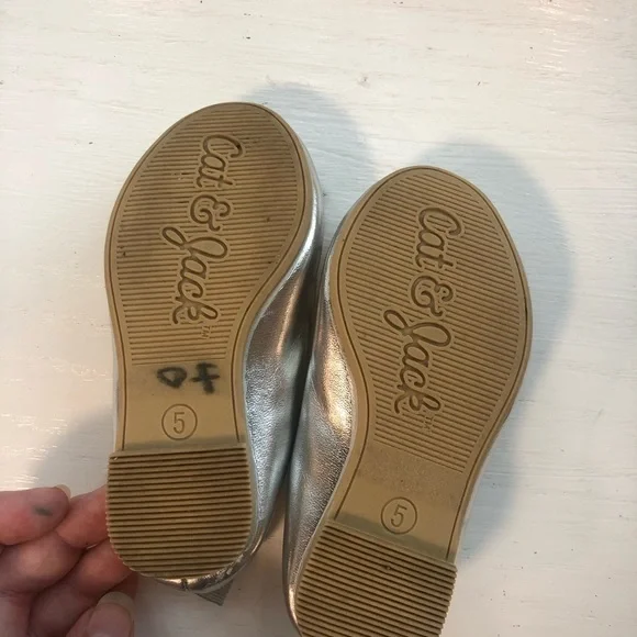 Cat and Jack silver slip on ballet flats size 5 toddler girl - Picture 5 of 5